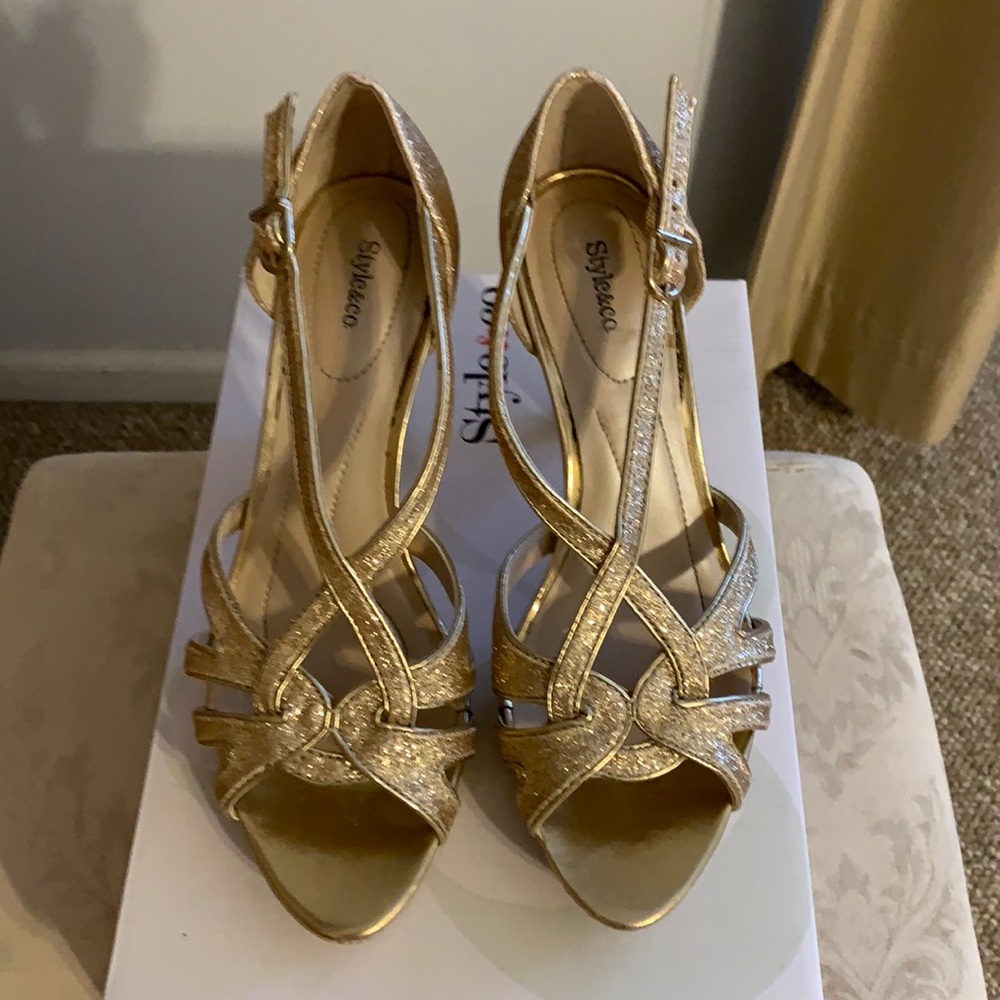 Worn 1x glittery gold heels